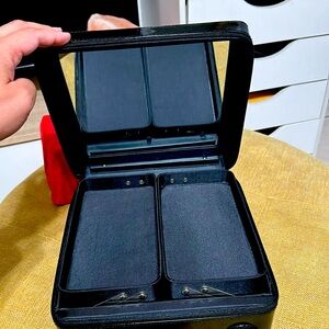 Stilla make up case with speaker